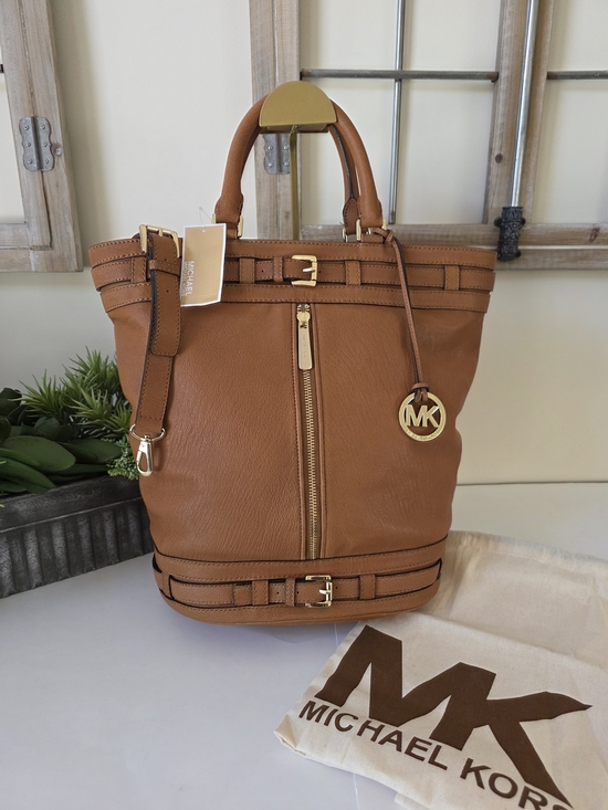 Michael Kors Handbags - Michael Kors Kingsbury Large Leather Tote Bucket Bag Crossbody- New With Tags